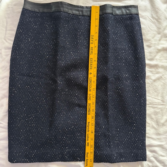 Ann Taylor Wool Blend Pencil Skirt w/ Leather Waistband – Size 12 - Picture 2 of 5
